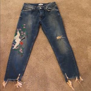 Never worn Zara embroidered denim jeans